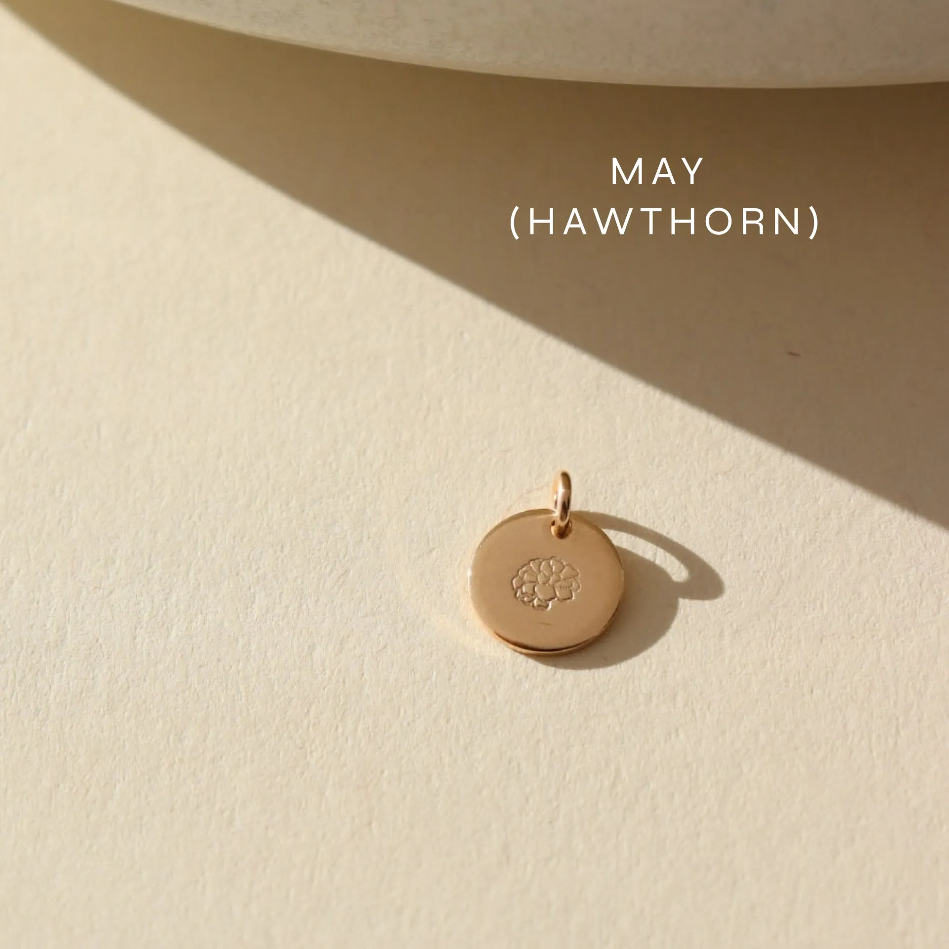 Birth Flower Necklace with Round Charm | Wholesale