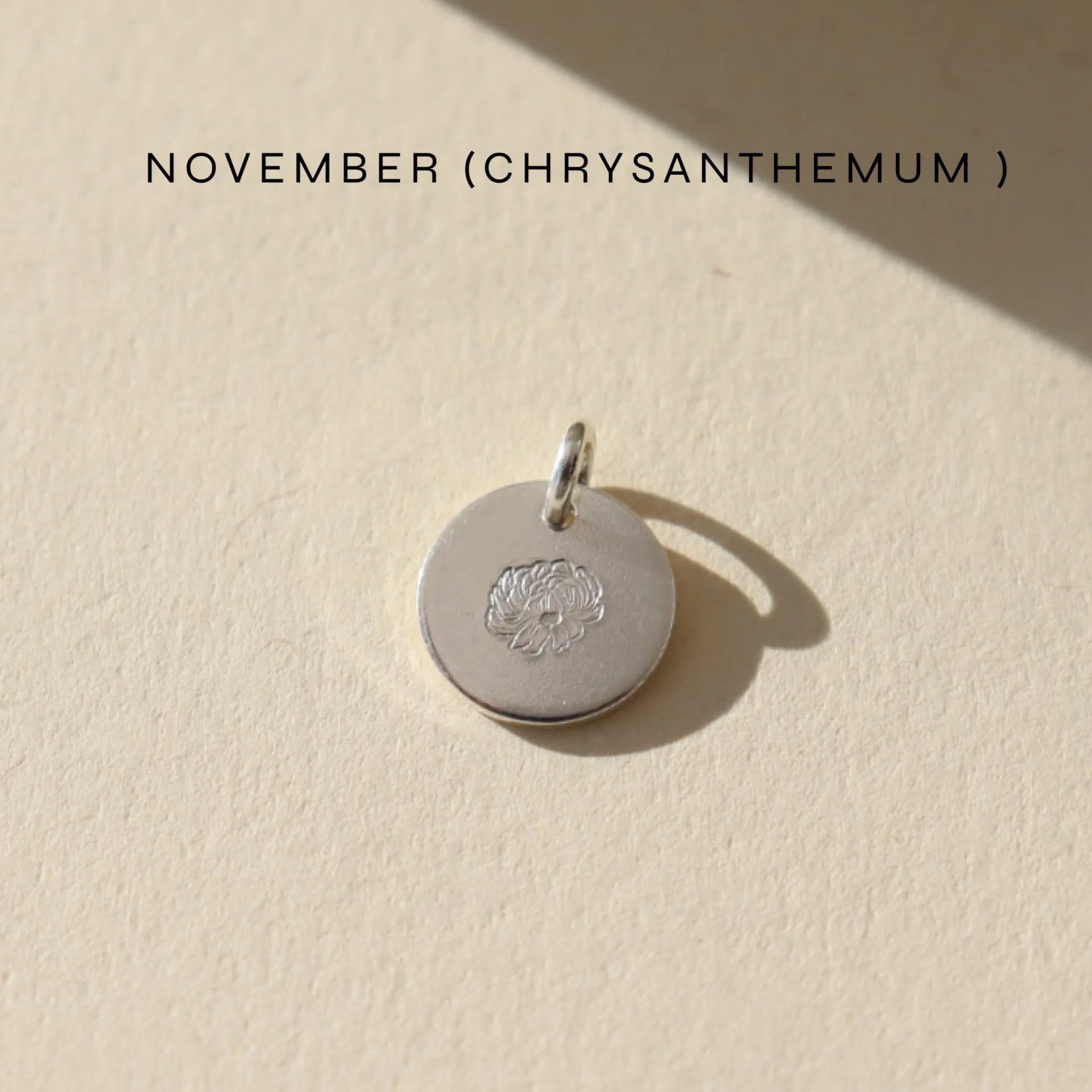 Birth Flower Necklace with Round Charm | Wholesale