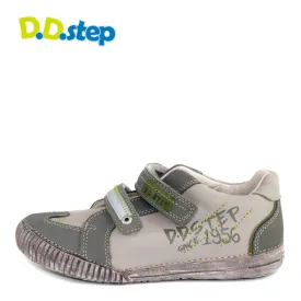 D.D. Step big kid boy shoes grey with green graffiti size US 13-4