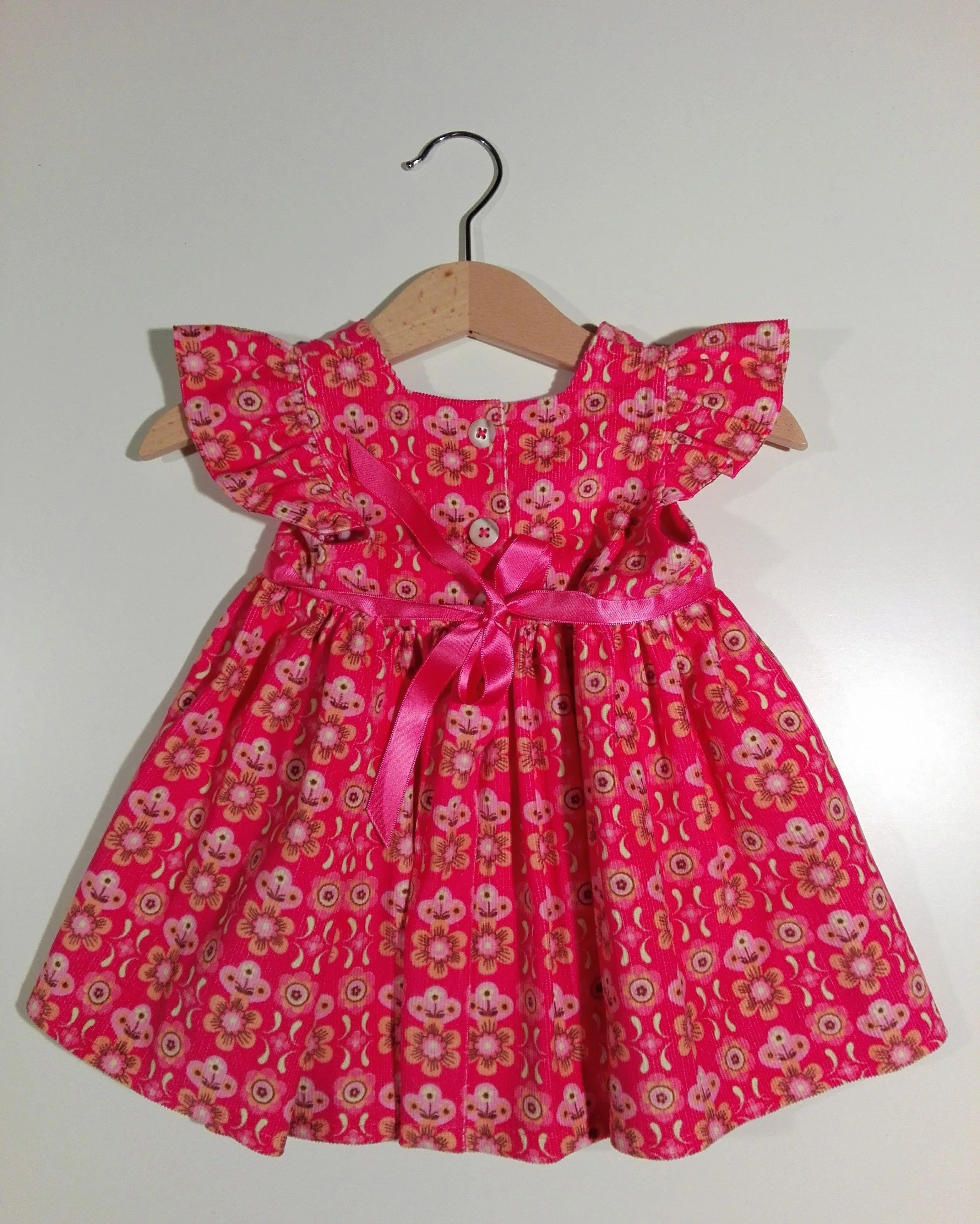 Dress with curled sleeve in corduroy