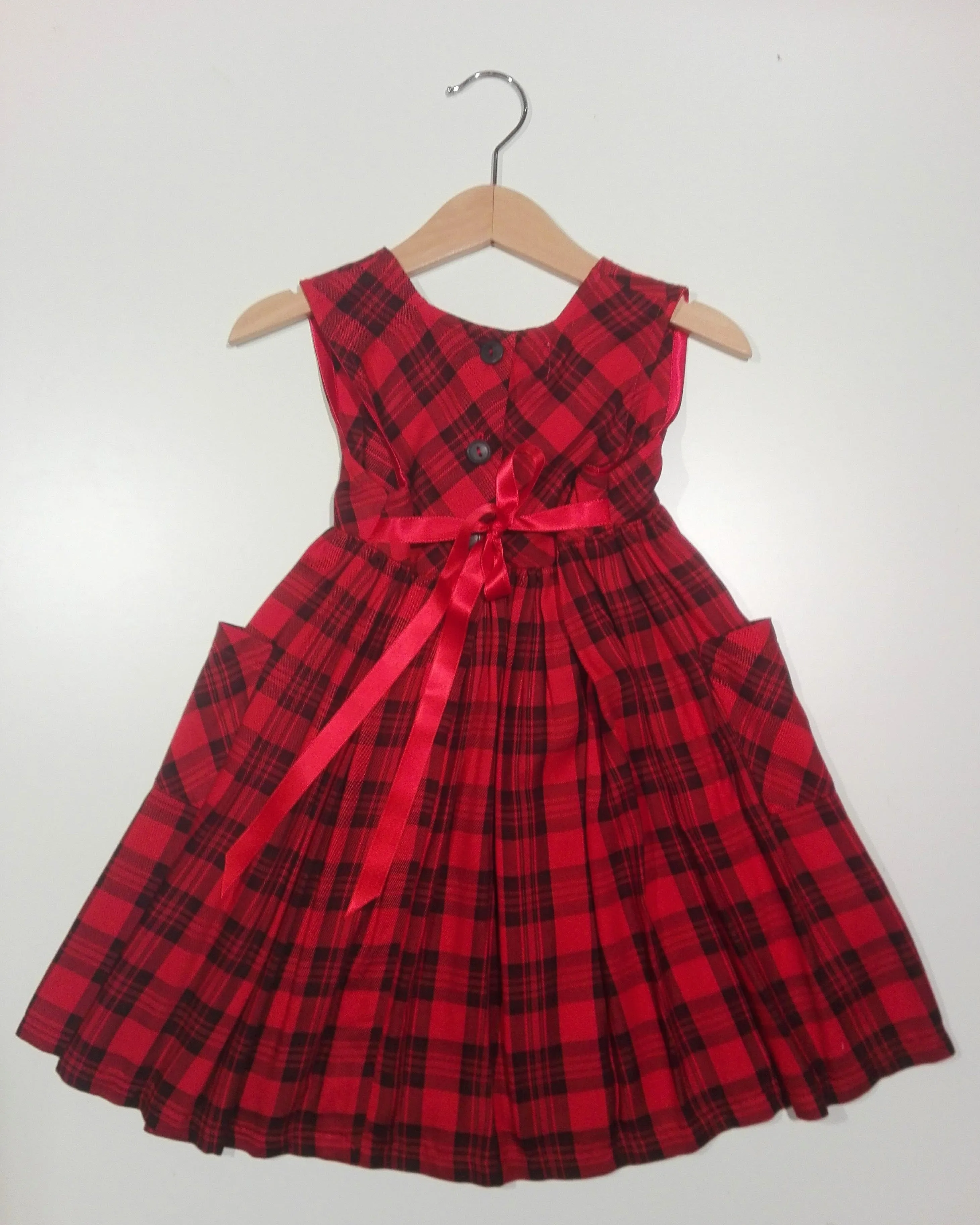 Dress without sleeve in plaid pattern